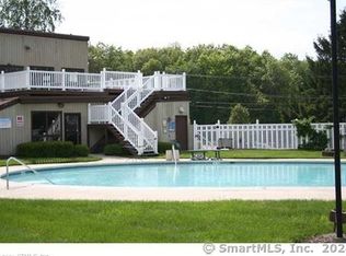 26 Balance Rock Rd APT 6, Seymour, CT 06483