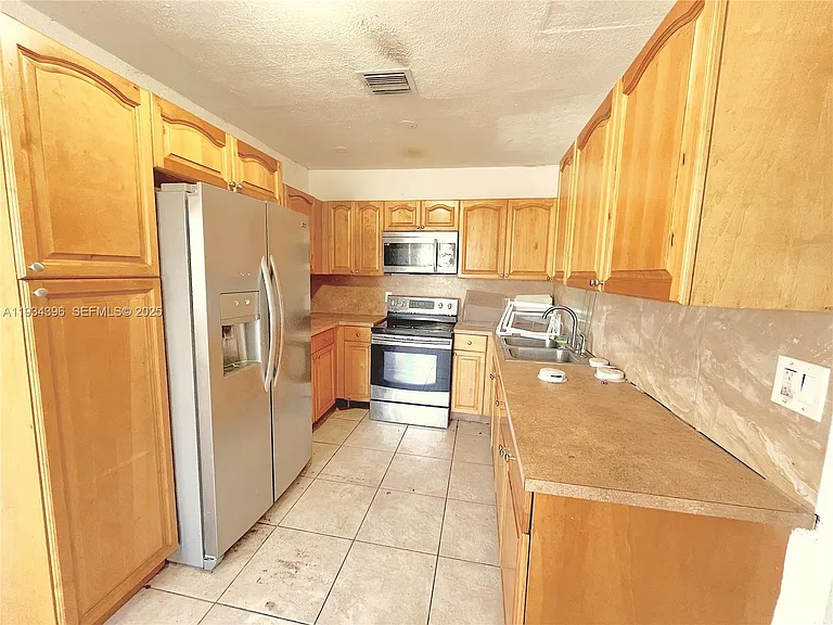 15410 NW 29th Ct — Photo 7