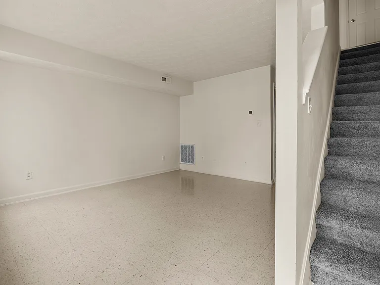 10405 Hillpark Dr — Photo 11