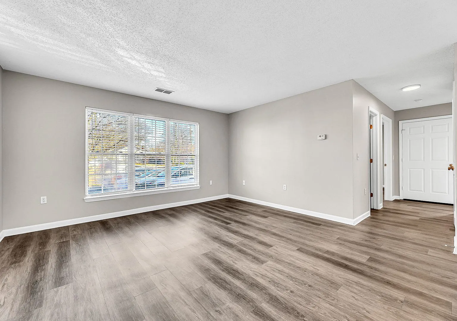 2 Bedroom, 2 Bathroom in Greensboro! — Photo 3