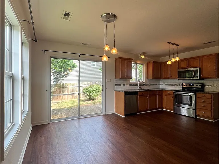 325 Ross Moore Ave — Photo 4