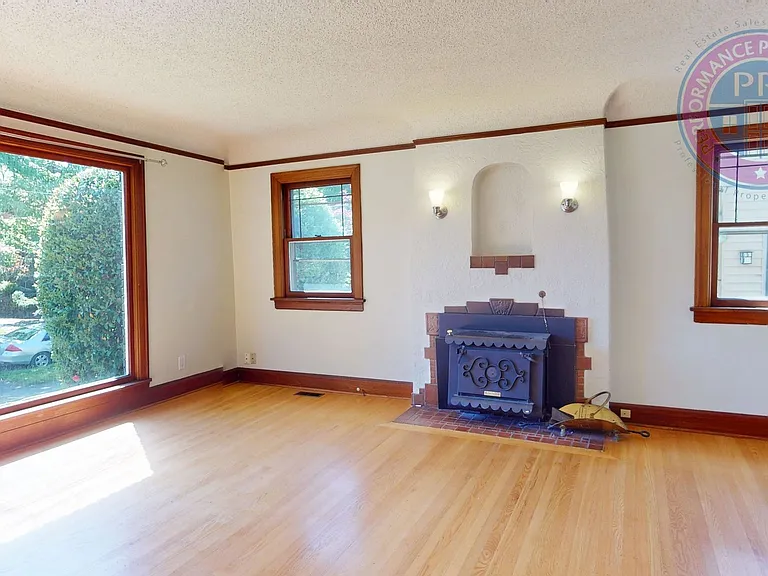 2605 NE 9th Ave — Photo 7