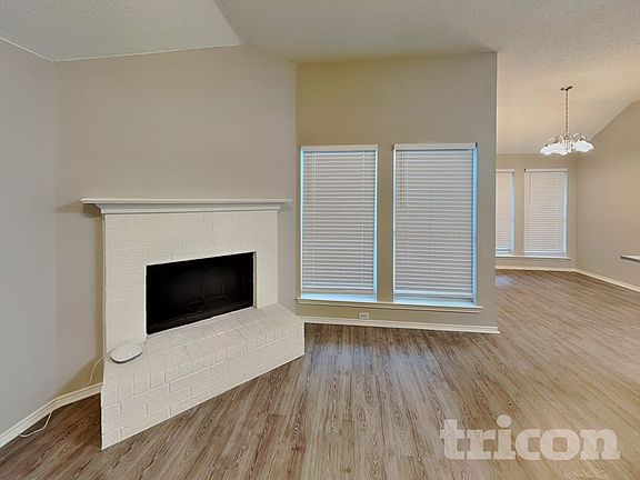 3rd image of 1508 Manitoba Ln