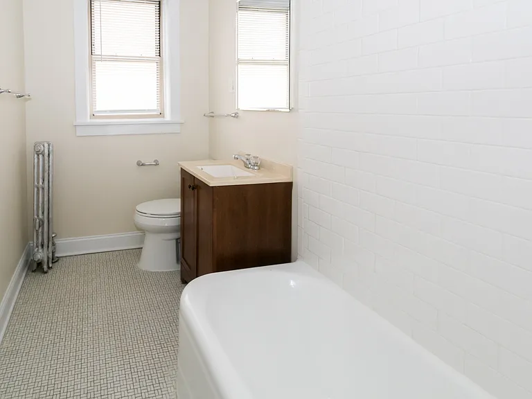 914 Crain St — Photo 7