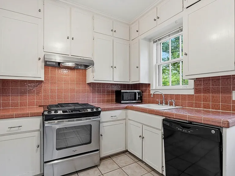 609 Carolyn Ave — Photo 3