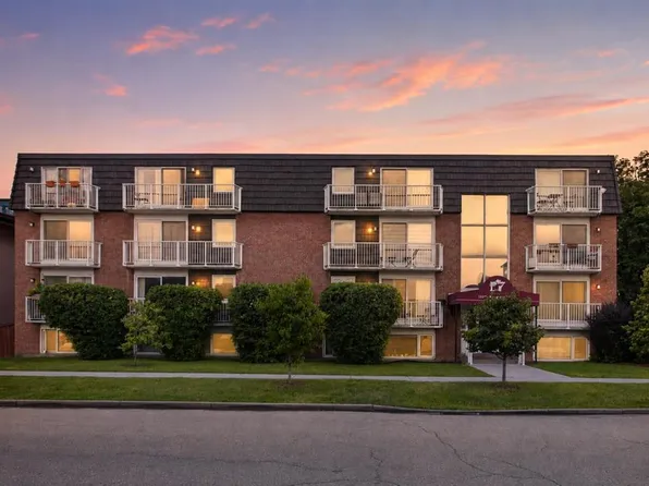 17 E 13th St SW #404, Calgary, AB T2N 1Z1