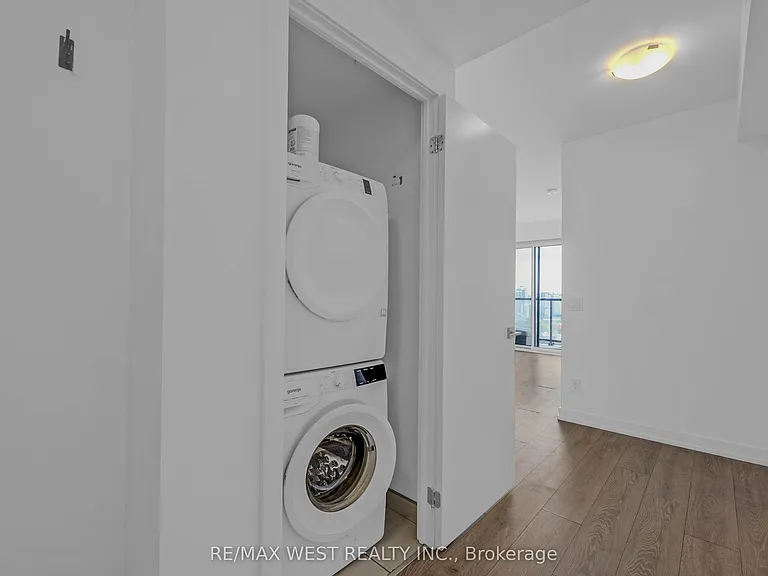159 Wellesley St E #2006 — Photo 18