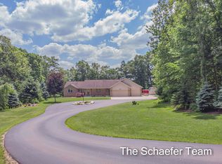 2010 Woodrun Dr SE, Lowell, MI 49331