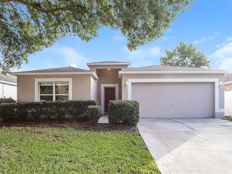25213 Hyde Park Blvd — Photo 1