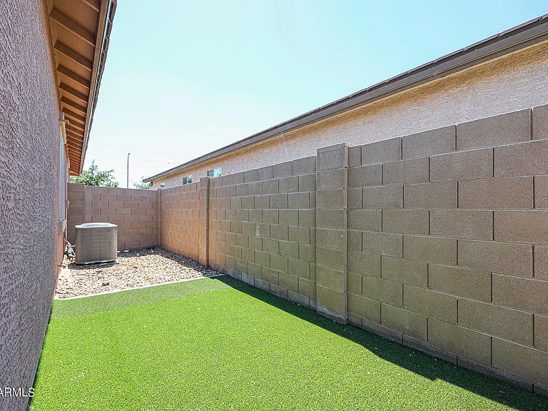 7009 S 78th Dr — Photo 33