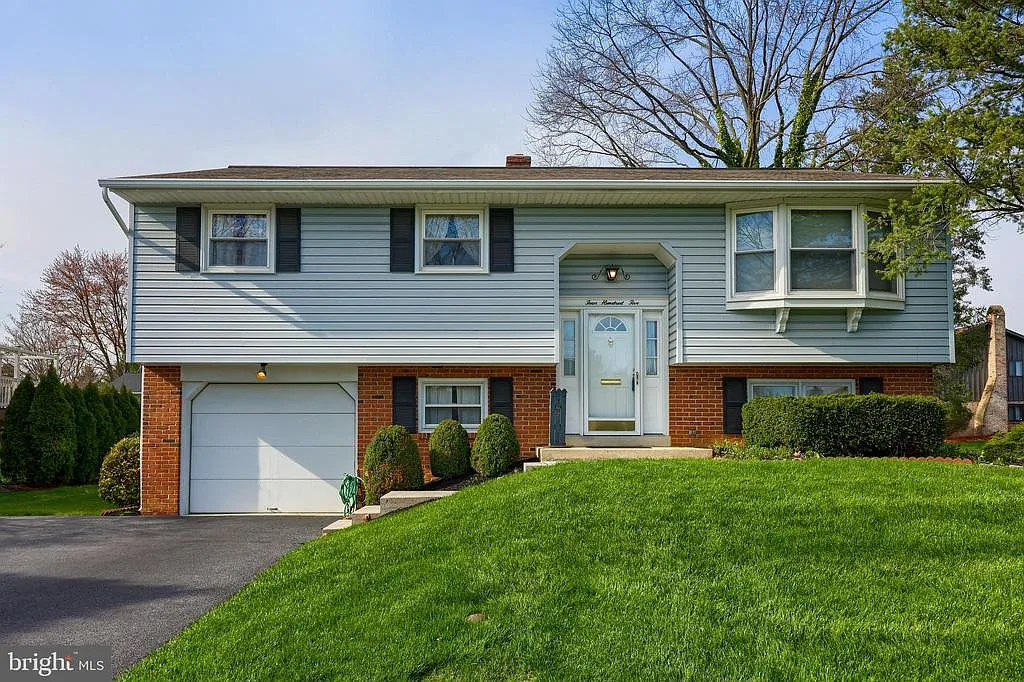 405 Candlewyck Rd photo 1