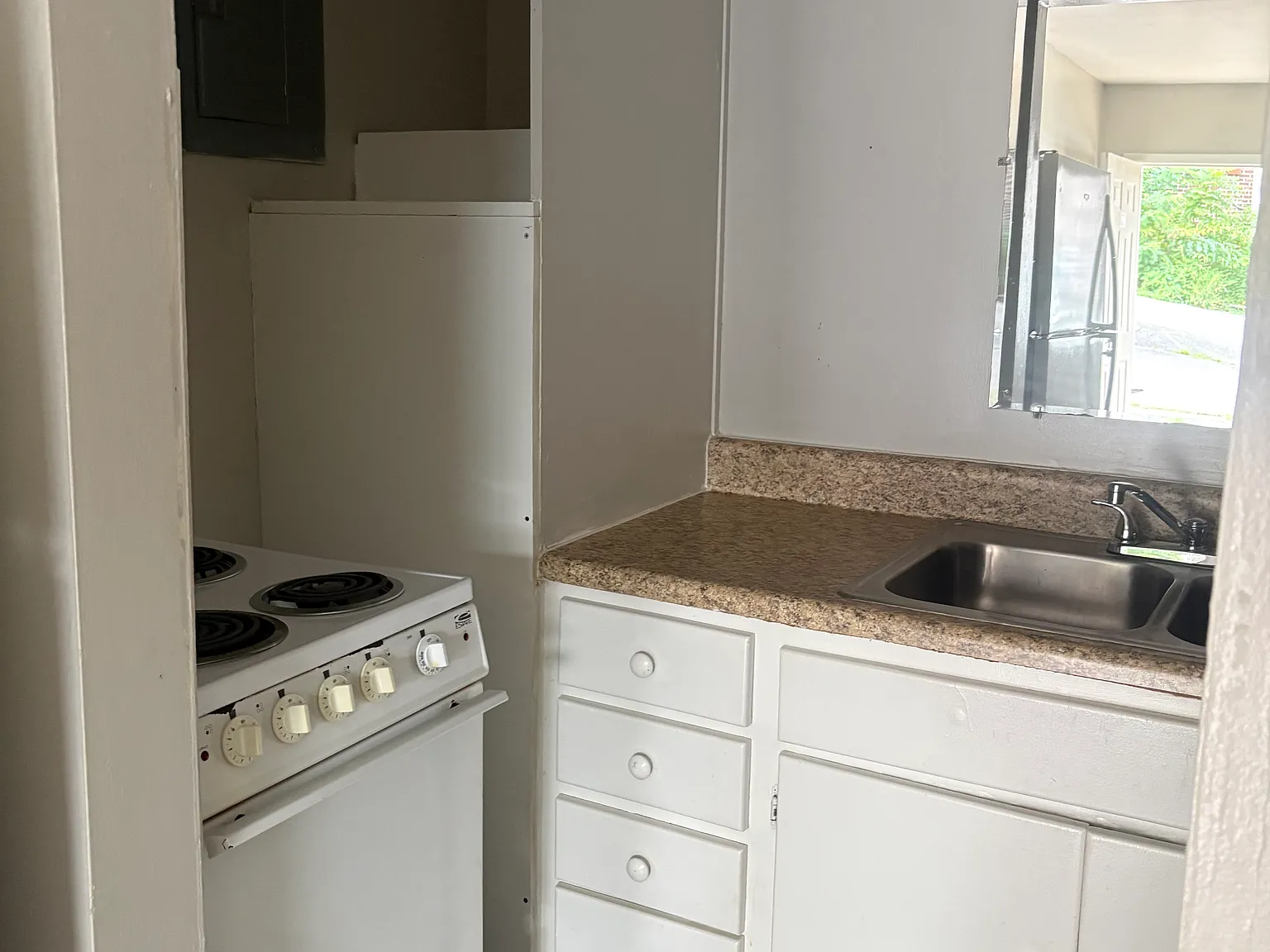 Studio, 260 sqft, $800 — Photo 3