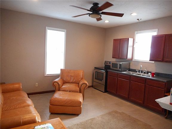 2nd image of 825/831 6th St