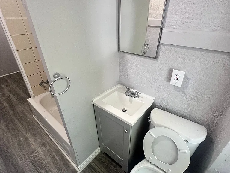 150 Home Ave #B — Photo 11