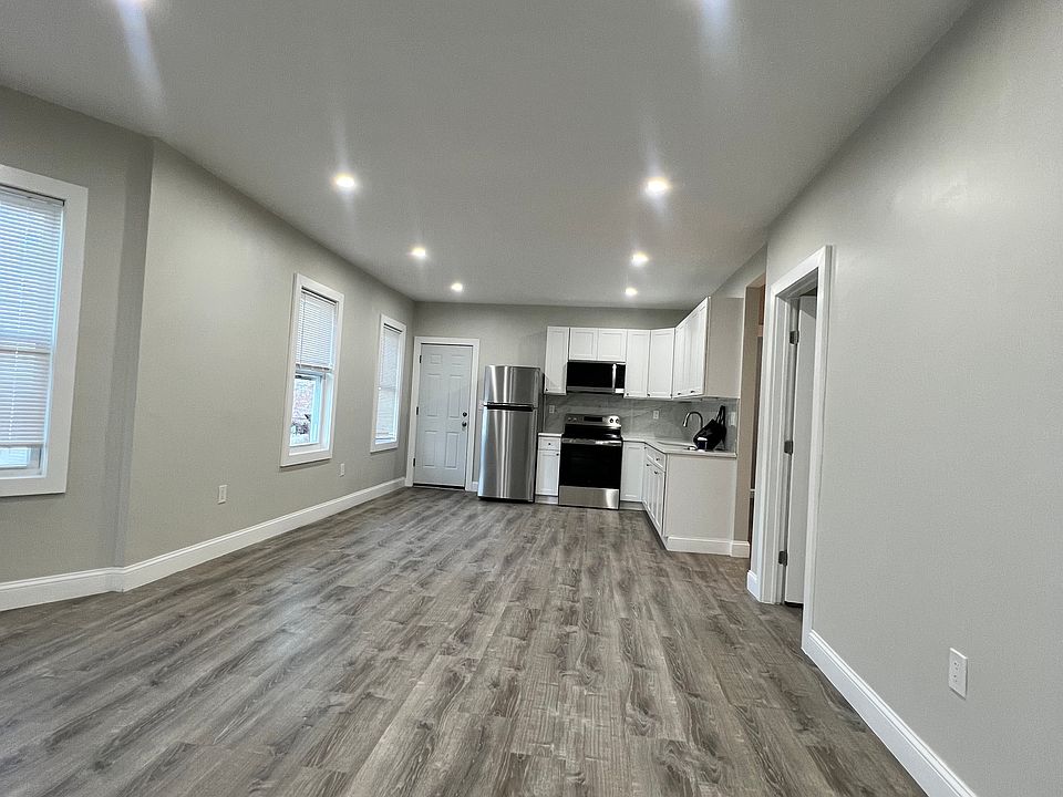 1st image of 15 Quincefield St APT 2