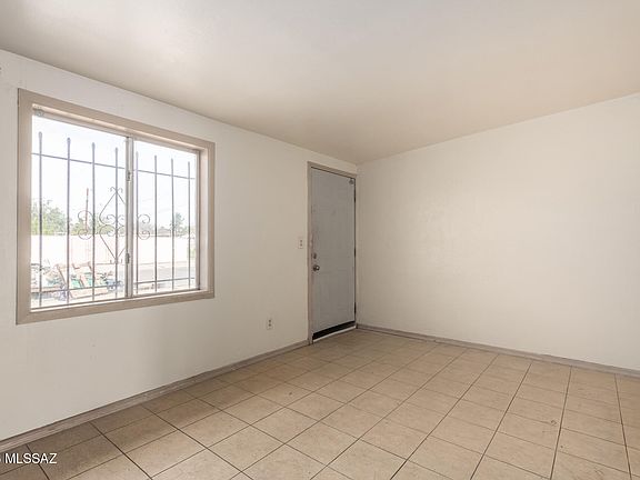 4th image of 4126 E Valentine St