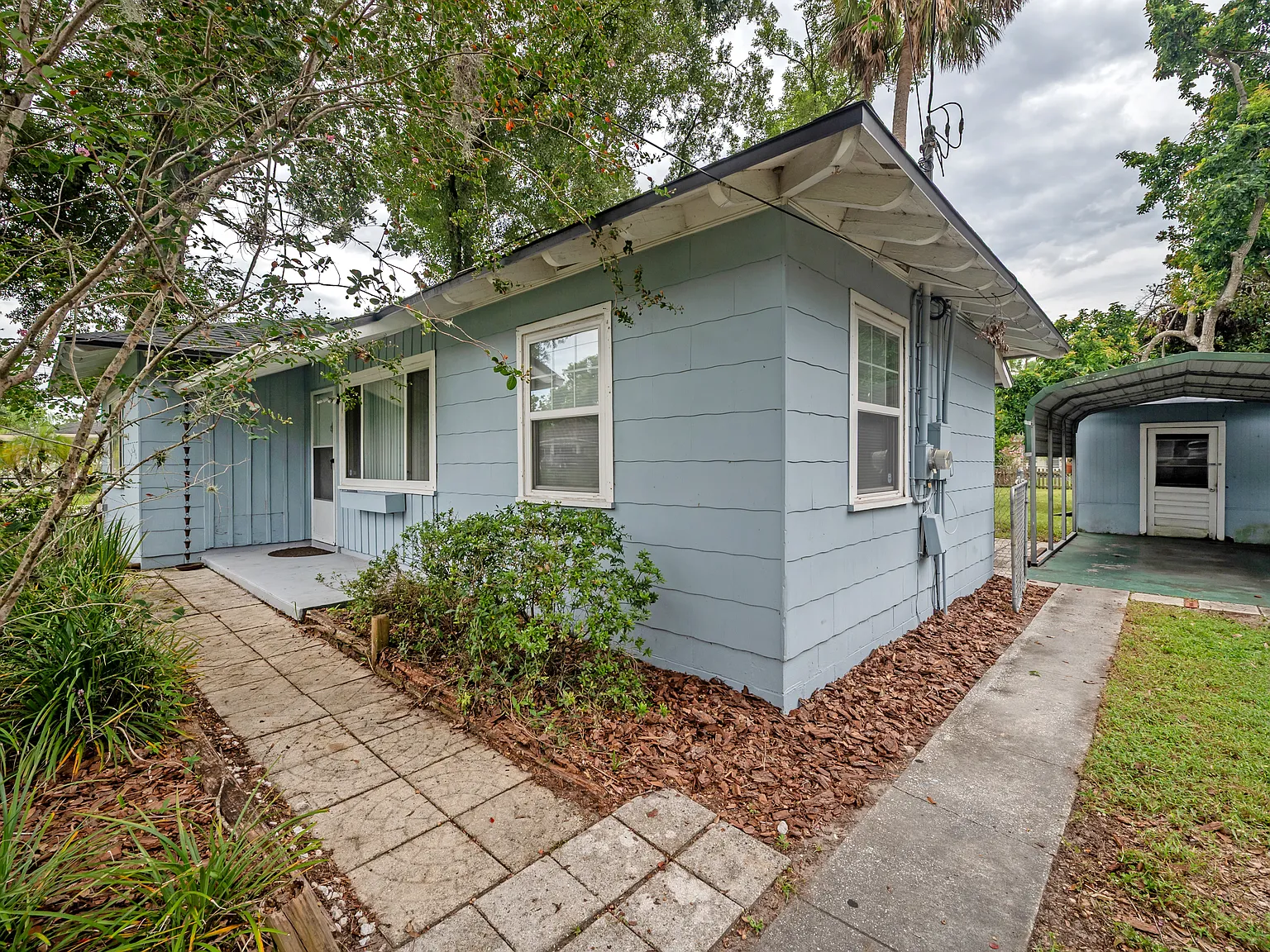 2 bed, 736 sqft, $1,950 — Photo 2