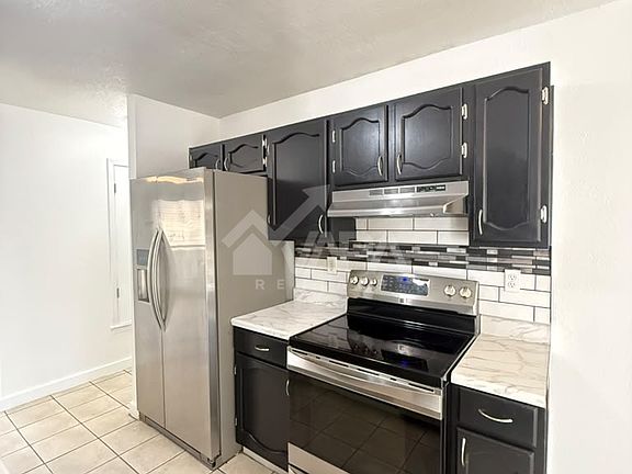 5th image of 827 Blue Astor Dr