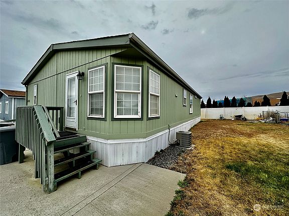 2nd image of 691 Lonetree Ln Spc 691 Lane #691