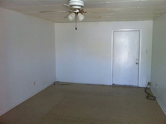 4th image of 902 Sealy St APT 2