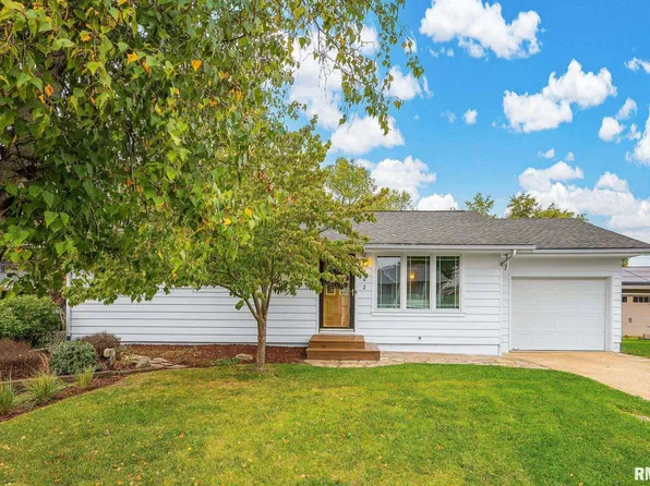 242 Briarcliff Dr, Washington, IL 61571