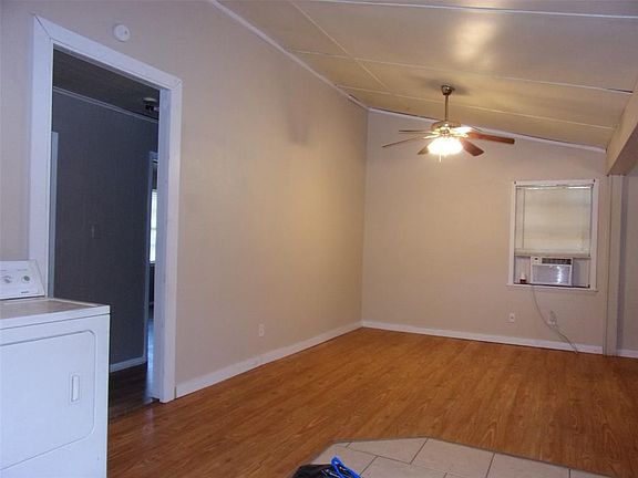 4th image of 74 Palisade Cir