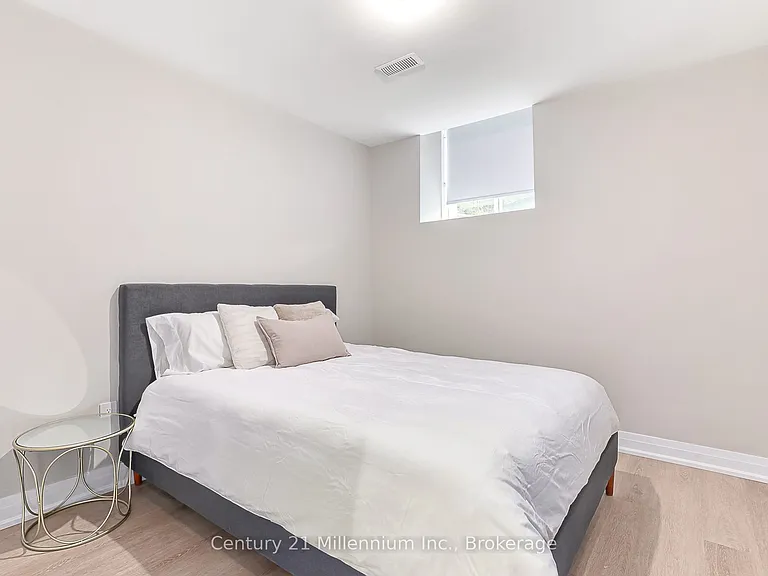 82 Goldie Ct — Photo 33
