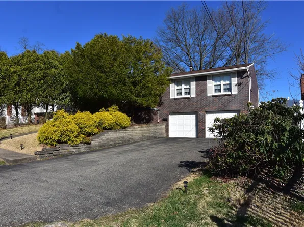 4686 Marina Dr, Homestead, PA 15120