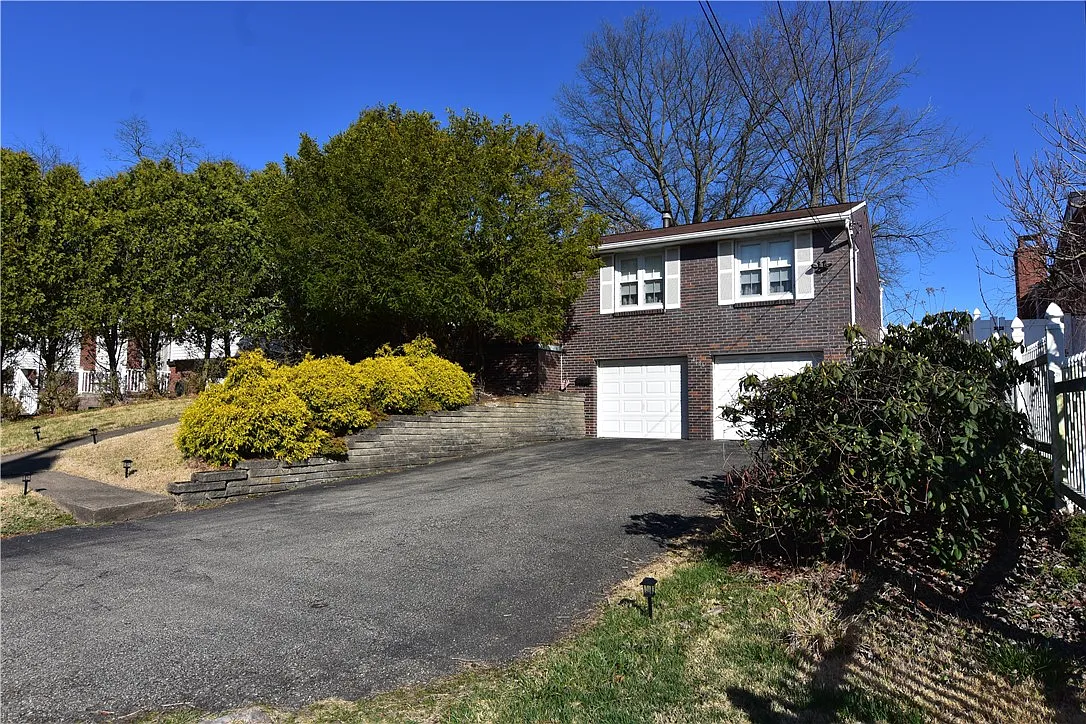 4686 Marina Dr photo 1