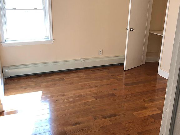 3rd image of 36 E Barclay St