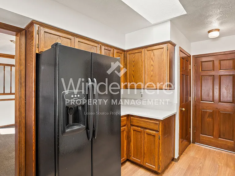 10435 N Iroquois Ct — Photo 11