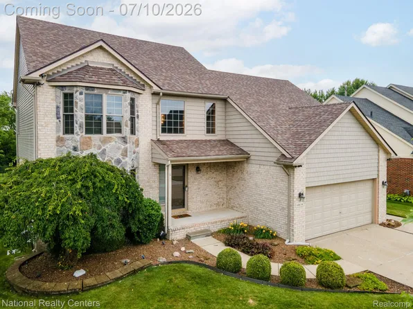 48634 Lafayette Dr, Macomb, MI 48044