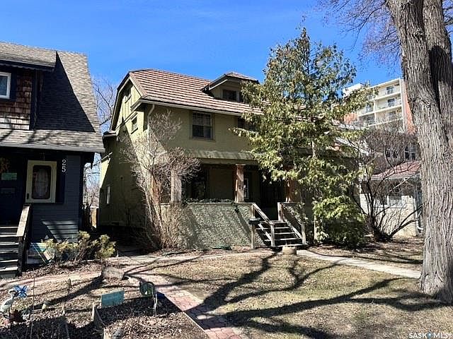1st image of 21 Angus CRESCENT