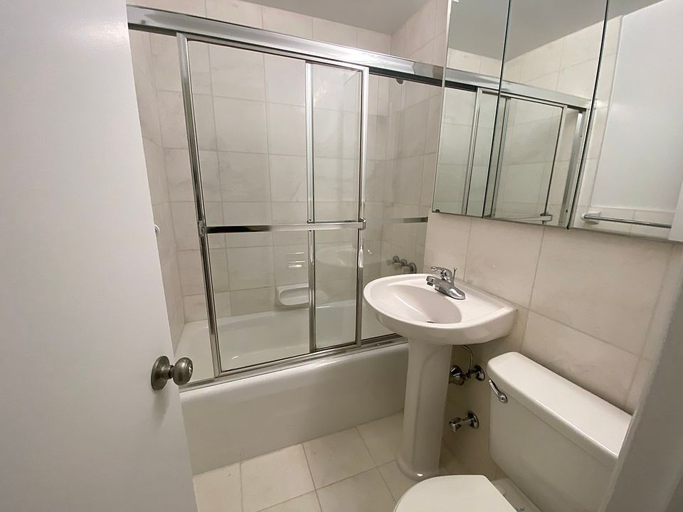 2nd image of 226 E 74th St APT 4A
