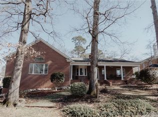 606 Riverside Dr, Lumberton, NC 28358