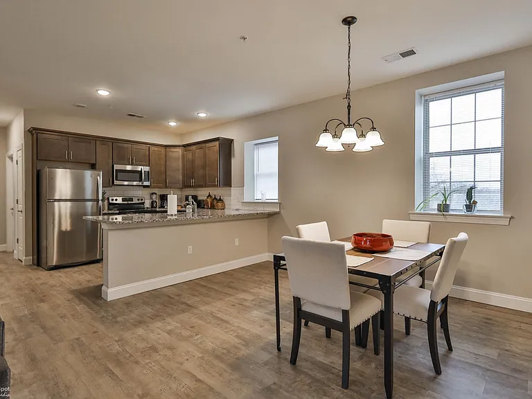 1503 Main St #J — Photo 5
