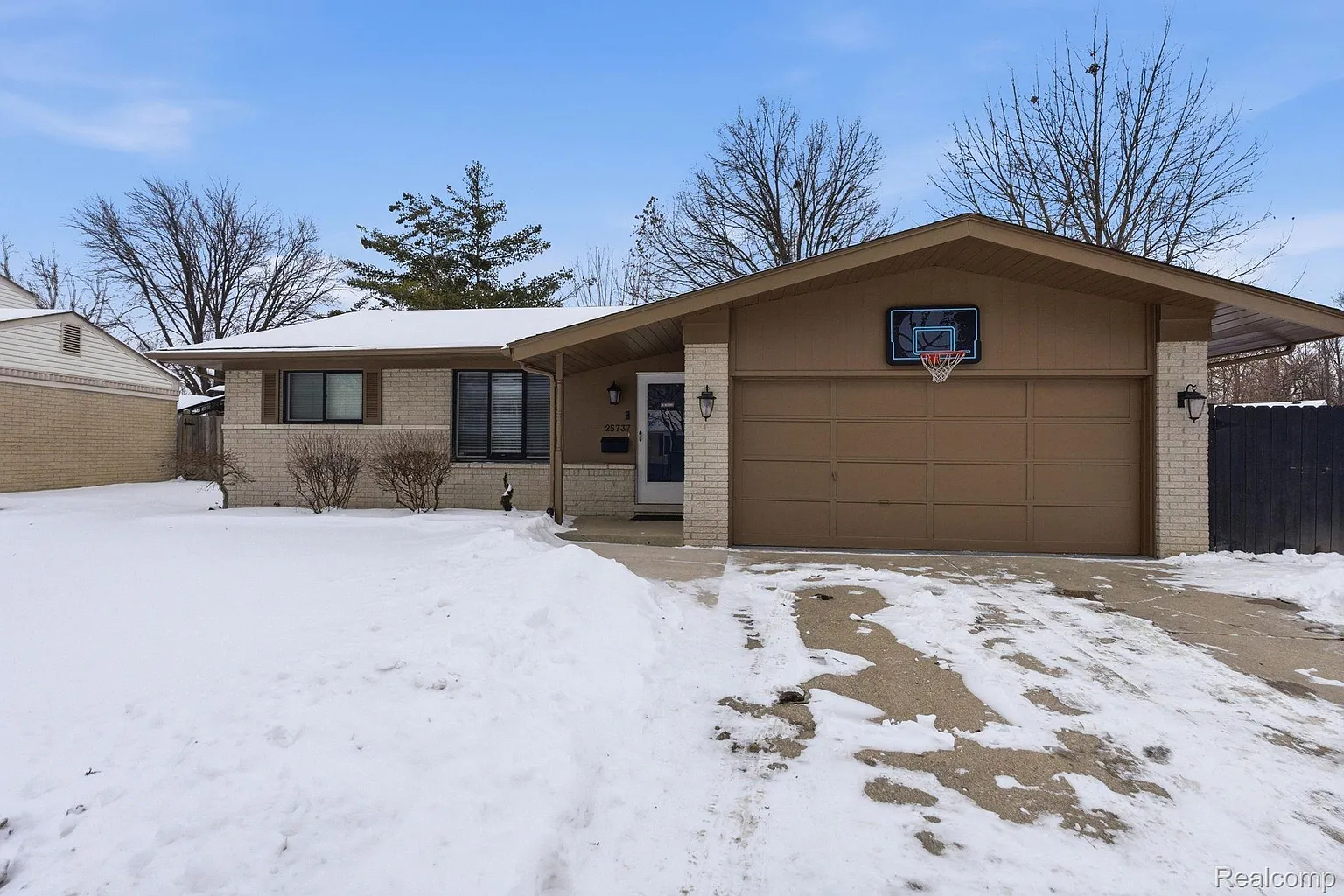 25737 Rusty St photo 1