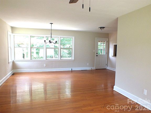 4th image of 414 W Springs St