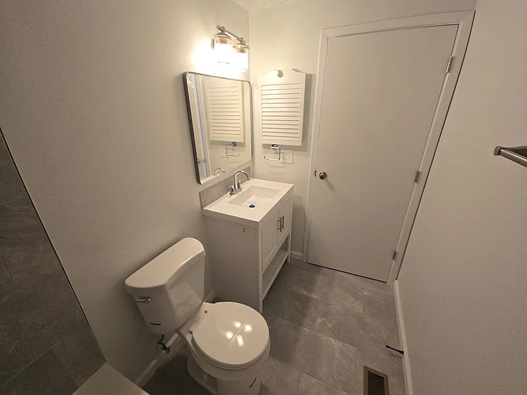 2490 Burgandy Ln — Photo 5