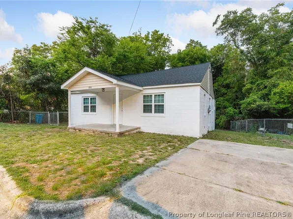 816 Silk Ln, Fayetteville, NC 28301