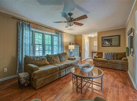 5th image of 1009 Jonathan Dr