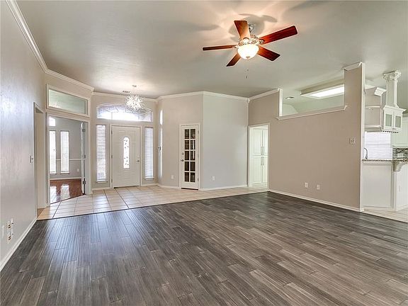 5th image of 1305 SW 124th Ter