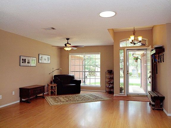 3rd image of 629 Kingfisher Creek Dr