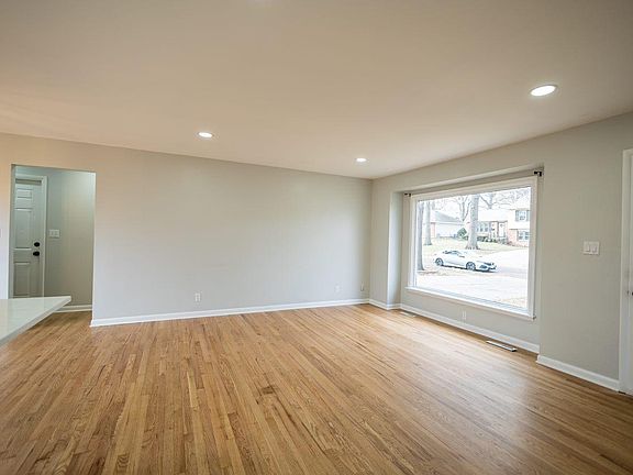 3rd image of 9609 Eby St