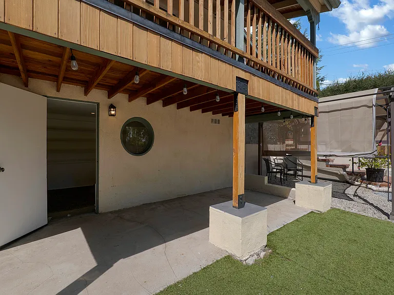 2254 Cross St — Photo 32