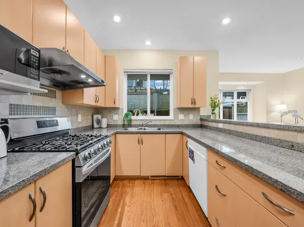 8600 No 3 Rd #16, Richmond, BC V6Y 2E8