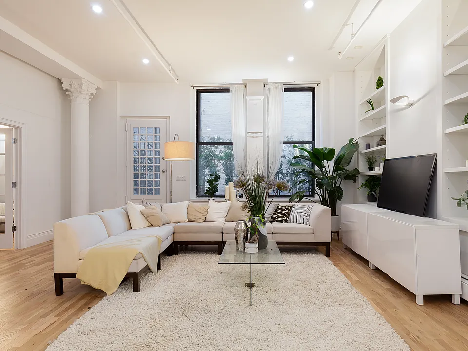 111 Hudson St #2B