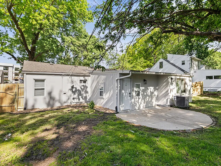 7615 Terrace St — Photo 28