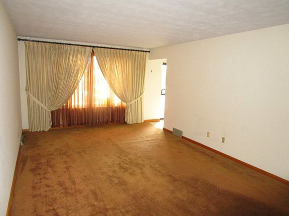 2nd image of 668 Greenbay Ave