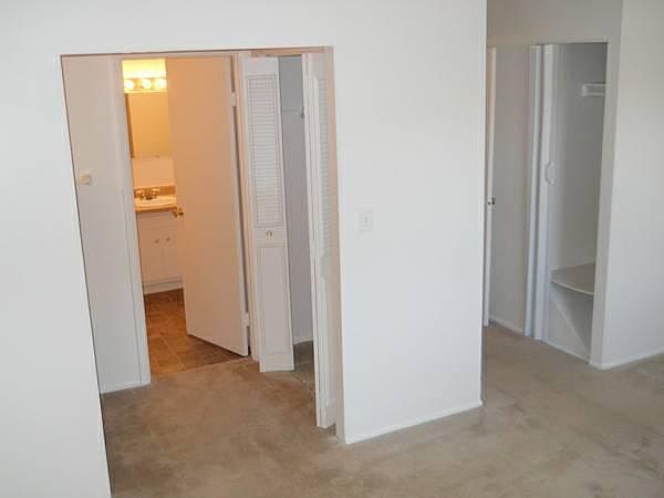 1st image of 2031 W Dunbarton Ct